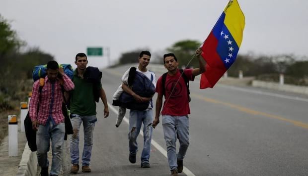 La crisis obliga a 5.000 venezolanos a abandonar diariamente su país.