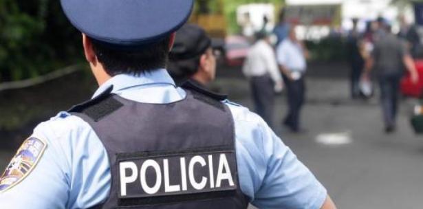 Miembro de la Policía en San Juan, Puerto Rico. 