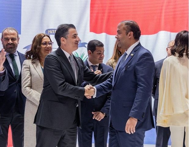 Cruce de manos.