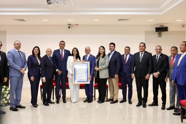 Senado de la República reconoce trayectoria de Celinés Toribio.