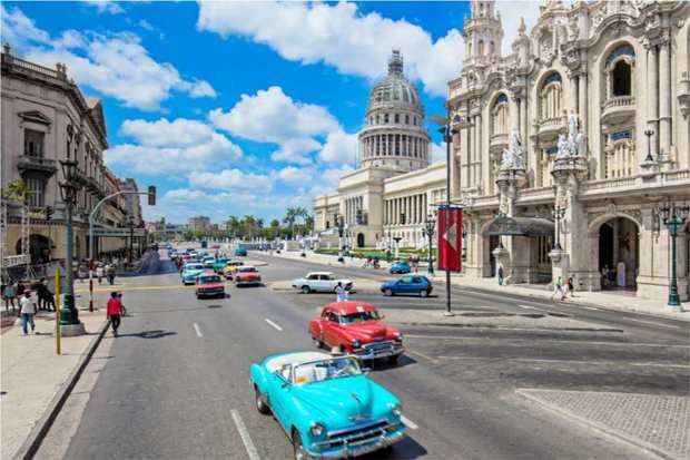 Cuba recibe a viajeros internacionales sin cuarentena pero con vacunas