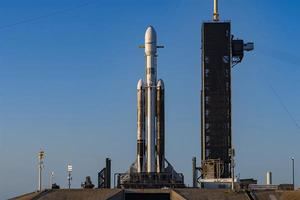 SpaceX suspende de nuevo el lanzamiento de su poderoso cohete Falcon Heavy