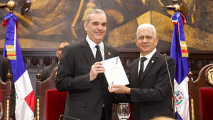 Luis Abinader proclama una nueva Constitución y pone fin a 180 años de continuismo en la República Dominicana