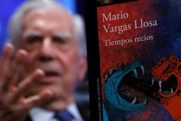 El Premio Nobel de Literatura, Mario Vargas Llosa, durante la presentación de su nueva novela, ''Tiempos recios''. 