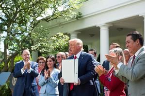 Trump lanza una iniciativa para los latinos con la vista puesta en las elecciones