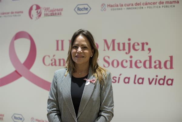 La doctora Blanca Conigliaro, encargada del Programa Uniendo Voluntades del Servicio Nacional de Salud (SNS), participa en el II Foro Mujer: Cáncer y Sociedad, el 3 de agosto de 2023, en Santo Domingo (República Dominicana). 