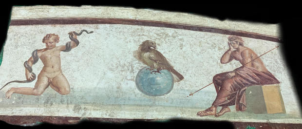 Vista de un fresco pompeyano que representa a 'Hércules niño con una serpiente' del siglo I d.C. , una de las 60 piezas arqueológicas, valoradas en más de 20 millones de dólares, recuperadas últimamente de Estados Unidos.