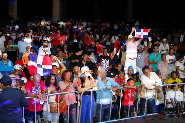 El espectáculo 'Que Viva la Patria', se convirtió en un baño de calidad musical, orgullo y amor nacional. 