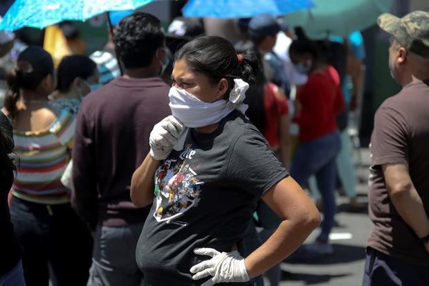 Los turistas varados en Brasil están a la espera de que sus países puedan repatriarlos o de que las aerolíneas con las que tienen pasaje reprogramen los vuelos que fueron cancelados. 