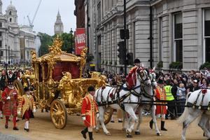 Un saludo de Isabel II junto a los futuros reyes culmina el Jubileo