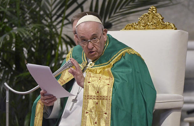 El papa Francisco durante su homilia en la misa para conmemorar el día de los pobres en El Vaticano.