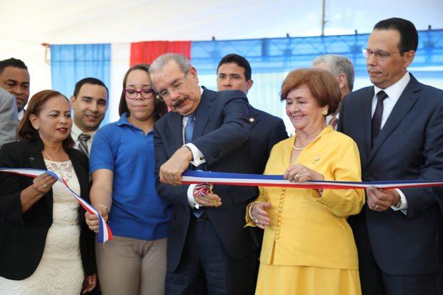 Presidente Danilo Medina entrega 7 centros educativos en Santiago