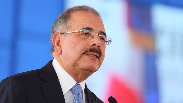 Danilo Medina pidió este jueves a la clase trabajadora 'unir esfuerzos' para restablecer el desarrollo económico y social del país.