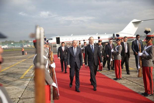 El presidente Danilo Medina arribó a Guatemala, para participar en la LIII Reunión de Jefes de Estado y de Gobierno del Sistema de Integración Centroamericana (SICA).