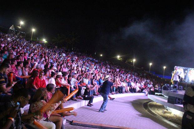 Publico en el anfiteatro de Puerto Plata.