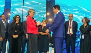 David Collado fue reconocido por la presidenta deTop Resa.