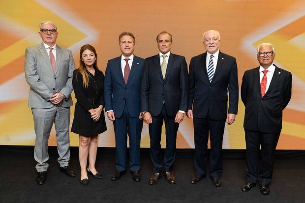 David Fernández, Mónica Armenteros, Gustavo Ariza, Lawrence Hazoury, Pedro Esteva y Luis López.