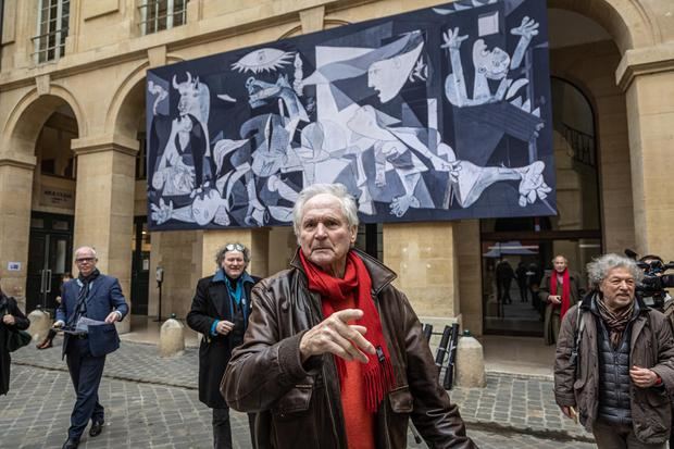 Una versión moderna del Guernica homenajea al pueblo ucraniano en París