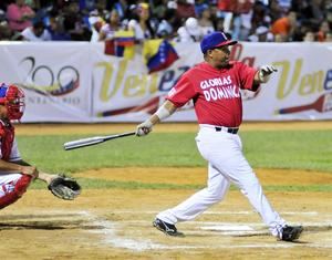 Críticas al ex beisbolista dominicano Luis Polonia por vacunarse contra la covid