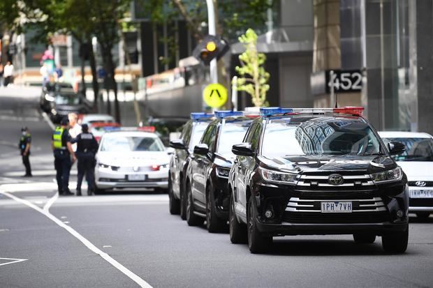 Djokovic vuelve a ser retenido en un hotel en Melbourne