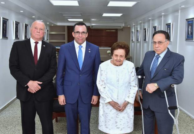 Encuentro entre Minerd y Asociación de Rehabilitación