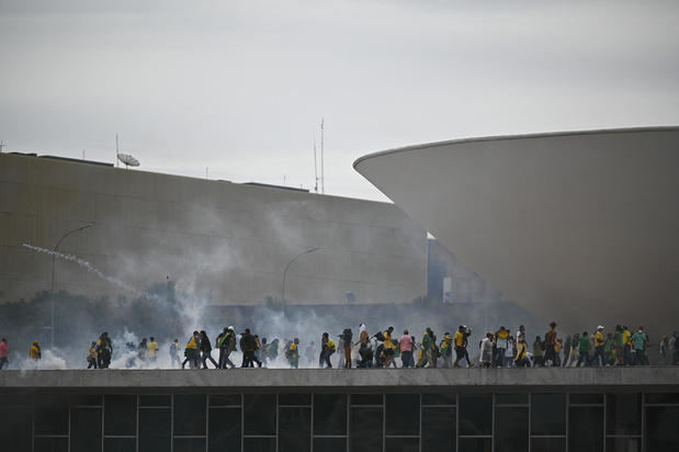 Al menos 10 periodistas agredidos o robados en actos golpistas en Brasilia