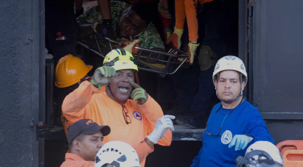Sigue sin pausa la búsqueda entre escombros en discoteca de Santo Domingo, con 79 muertos.