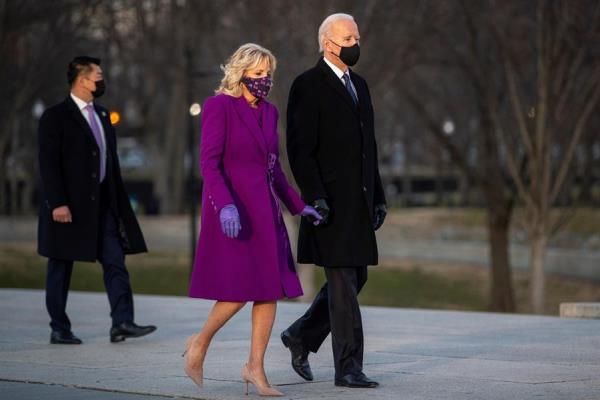 El presidente electo de Estados Unidos, Joe Biden, aterrizó este martes en la base aérea militar de Andrews (Maryland), en las afueras de Washington, donde este miércoles tomará posesión de su cargo. 
