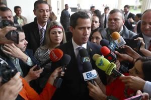 La Policía venezolana impide a Guaidó y otros diputados entrar al Parlamento