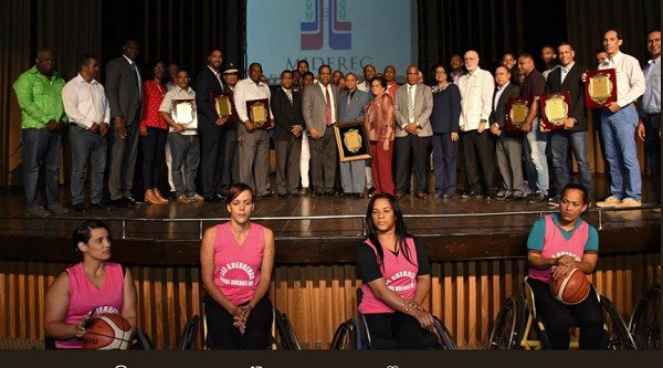 Deportes rinde homenajes a dirigentes y clubes de varios puntos del país