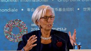 Lagarde no ve la economía "lo suficientemente fuerte" ante tensión comercial