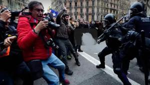 Nueve detenidos en Barcelona en las protestas por detención de Puigdemont
