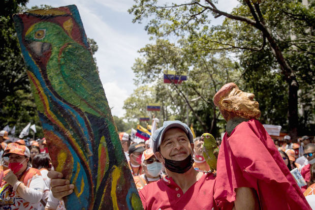 Chavistas protestan para exigir la devolución del avión retenido en Argentina