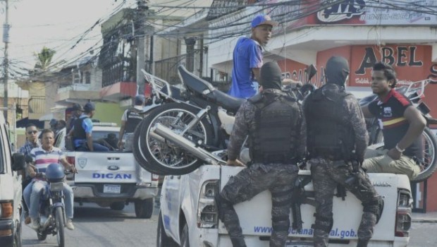 Incautan drogas, armas y dinero en varios operativos contra el microtráfico