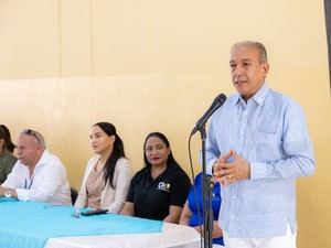 Director de Conape se dirige a los adultos mayores.