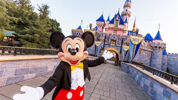 Disneyland reabre sus puertas tras más de un año cerrado en California.