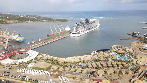 Presidente Abinader inaugura el muelle turístico Puerto Plata Taíno Bay con inversión de 80 millones de dólares.