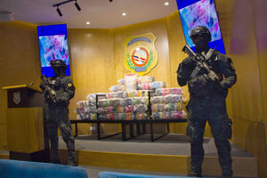 Autoridades confiscan 565 paquetes de cocaí­na en Peravia