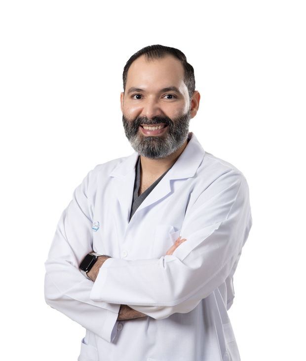 Doctor Arnold Camilo,otorrinolaringólogo, cirujano de cabeza y cuello, rinólogo y cirujano facial de Hospiten Santo Domingo.