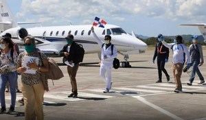 Dos vuelos fletados por Castillo traen a 23 dominicanos de Turcas y Caicos