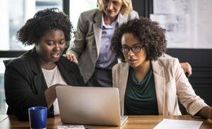 La nueva economía digital enfrenta el reto de la inserción de la mujer