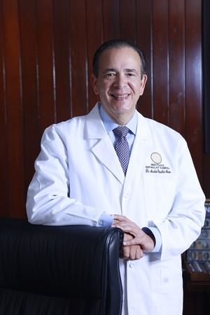 Dr. Arnaldo Espaillat.