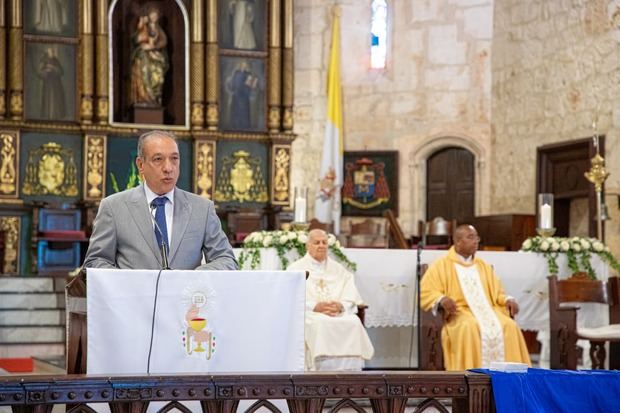 Dr. Demetrio Vicente.