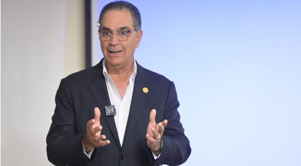  Dr. Santiago Hazim, director de Senasa.