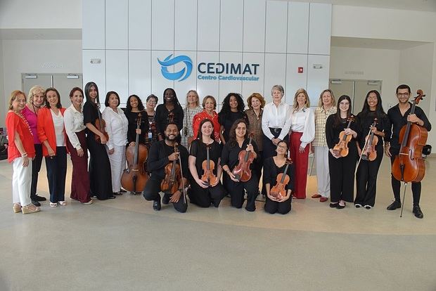 Damas del voluntariado de Cedimat y jóvenes de la Fundación por la Música.