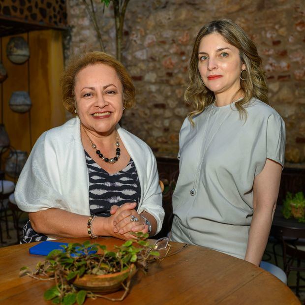 Dania Elena Tolentino y Beatriz Ferrer.