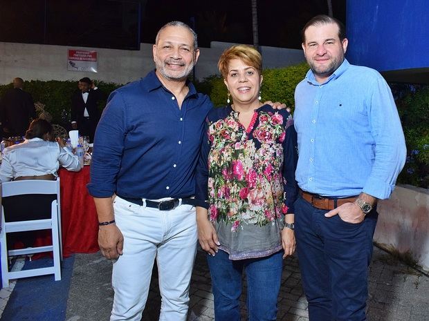 Los doctores Carlos Miqui, Virginia Laureano y John Padilla.