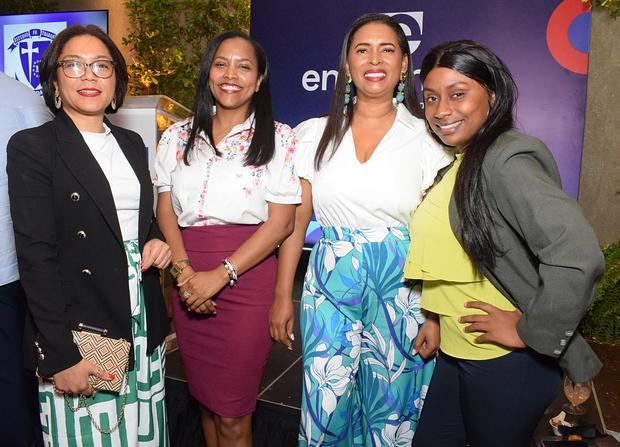 Angélica Castillo, Isaura de la Cruz, Hainan Reynoso y Clara Robles.