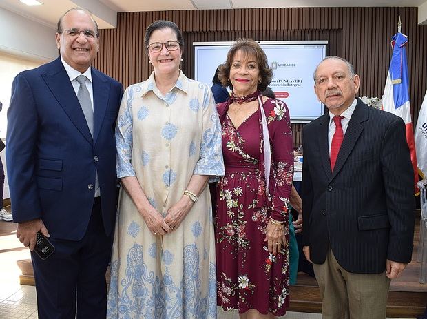 Julio Cesar Castaños Guzmán, Aura Celeste Fernández, Gladys Sención y Diómedes Núñez Polaco.