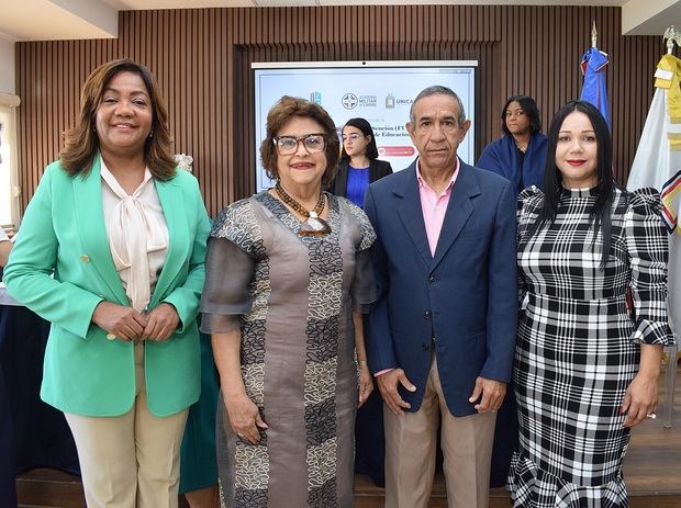 Amarilys Durán Salas, Verónica Sención, Guillermo Sención , y Fanny Hernández.
